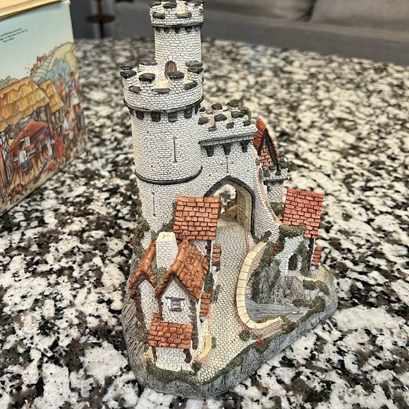 David Winter Cottages Castle Gate. SIGNED! - Picture 4 of 7